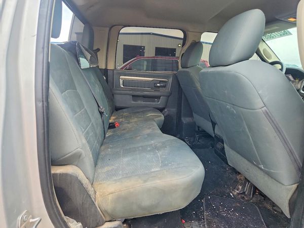 2017 RAM 1500 SLT CREW CAB 4X2
