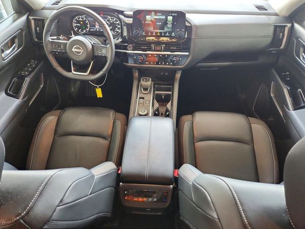 2024 NISSAN PATHFINDER SL