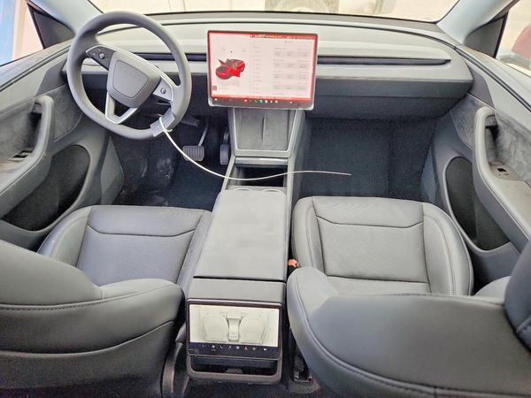 2026 TESLA MODEL Y