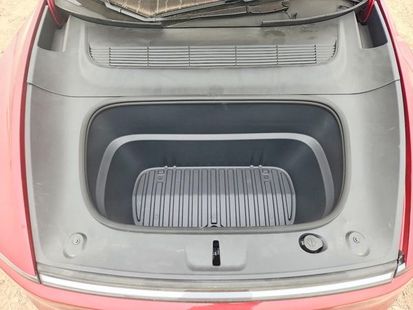 2026 TESLA MODEL Y