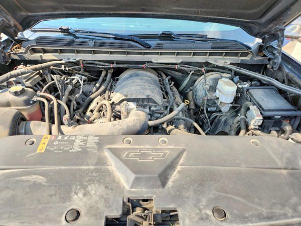 2018 CHEVROLET SILVERADO LT — Engine bay