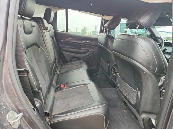 2024 JEEP GRAND CHEROKEE LAREDO 4X4