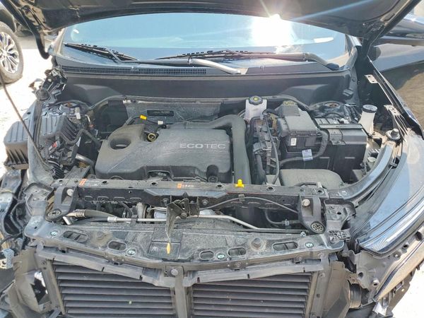 2022 CHEVROLET EQUINOX RS (3LT) — Engine bay