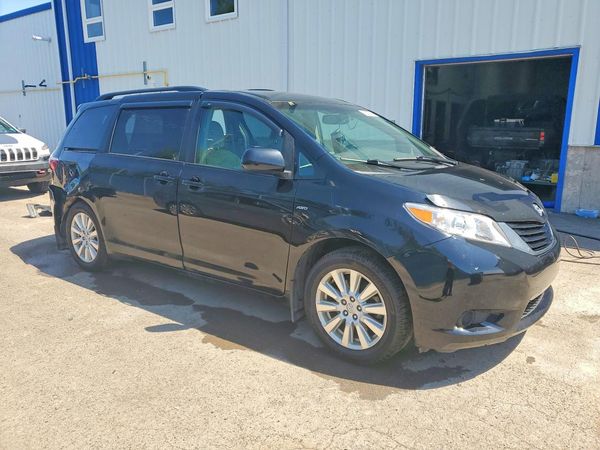 2017 TOYOTA SIENNA