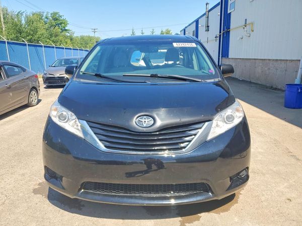 2017 TOYOTA SIENNA