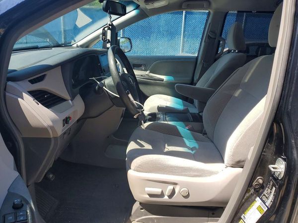 2017 TOYOTA SIENNA