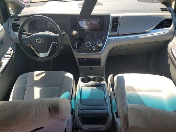 2017 TOYOTA SIENNA