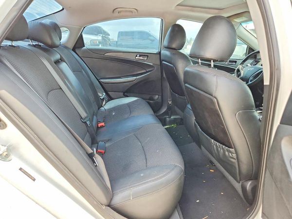 2012 HYUNDAI SONATA Middle level