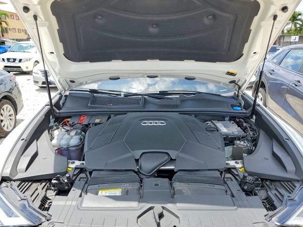 2021 AUDI Q8 quattro Premium