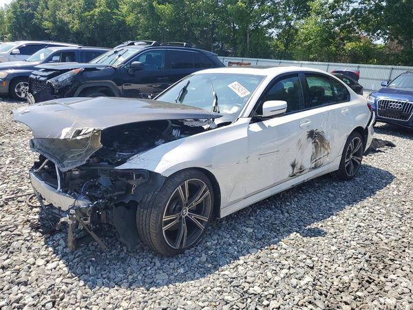 2022 BMW 3 SERIES xDrive — Front 3/4