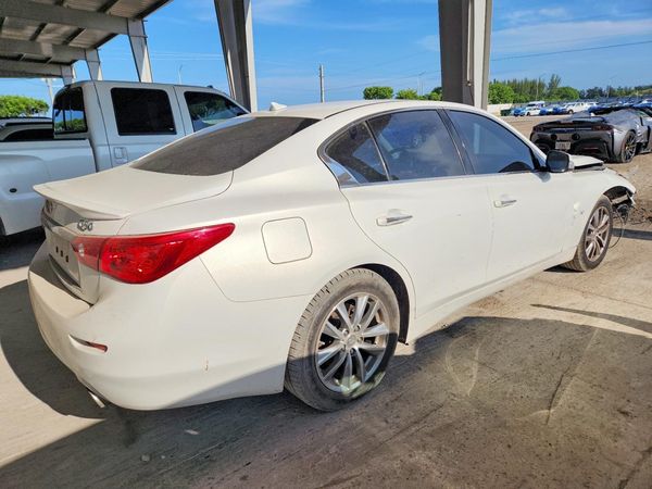 2015 INFINITI Q50
