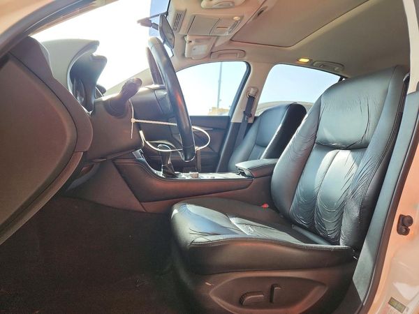 2015 INFINITI Q50