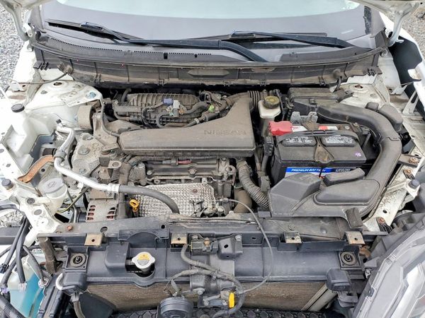 2018 NISSAN ROGUE — Engine bay