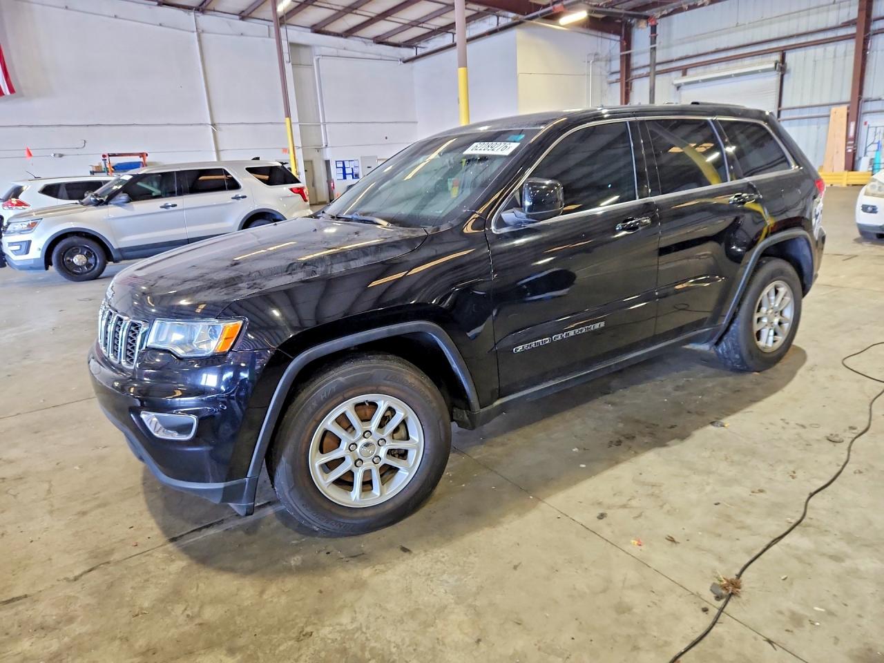 2019 JEEP CHEROKEE Laredo — Front 3/4