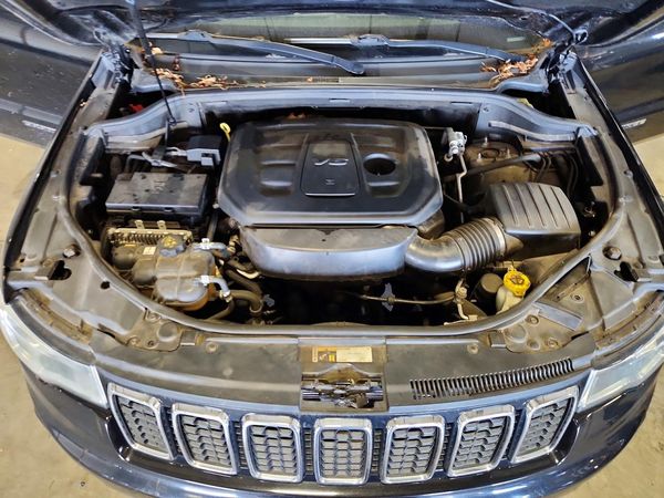 2019 JEEP CHEROKEE Laredo — Engine bay