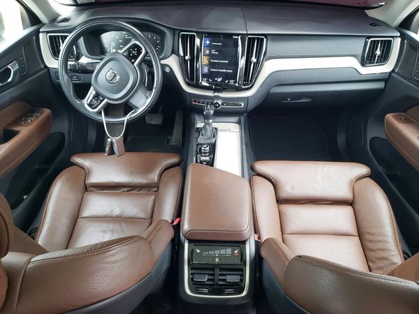 2020 VOLVO XC60