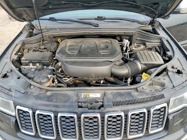 2019 JEEP CHEROKEE Limited — Engine bay