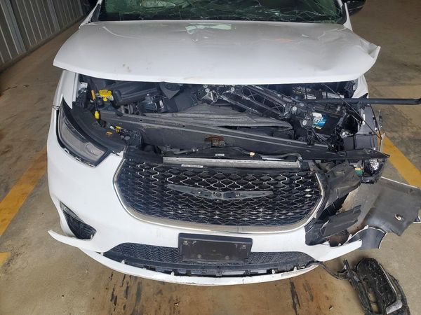 2024 CHRYSLER PACIFICA Touring L — Engine bay