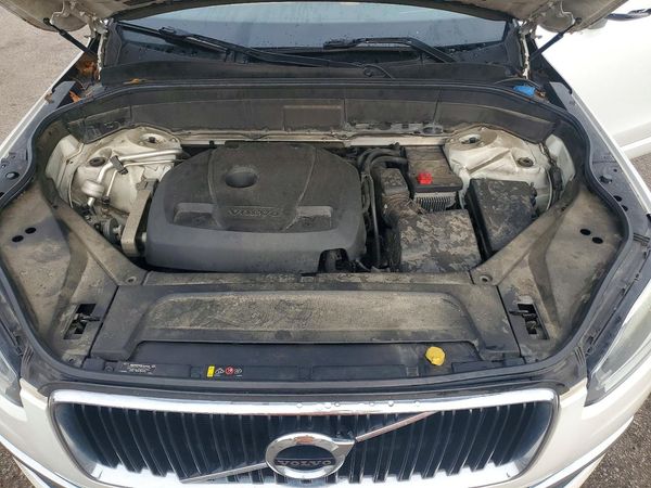 2016 VOLVO XC90 SV42 Momentum — Engine bay