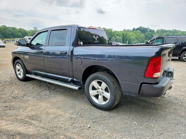 2016 RAM 1500 ST CREW CAB 4X4