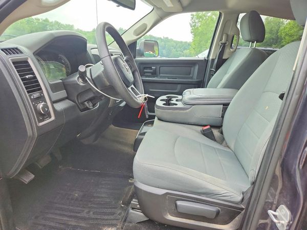 2016 RAM 1500 ST CREW CAB 4X4