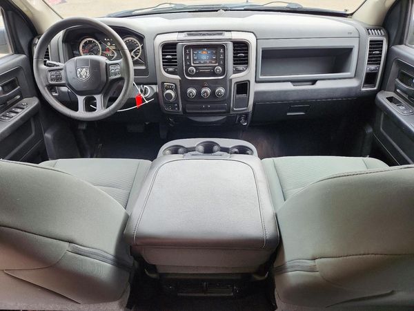 2016 RAM 1500 ST CREW CAB 4X4