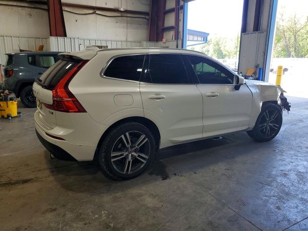 2019 VOLVO XC60 Momentum