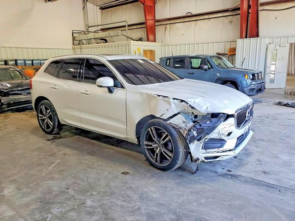 2019 VOLVO XC60 Momentum