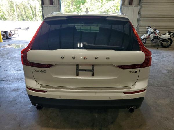 2019 VOLVO XC60 Momentum