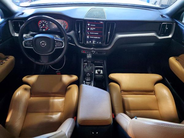 2019 VOLVO XC60 Momentum