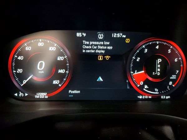 2019 VOLVO XC60 Momentum