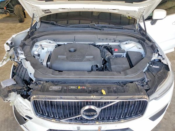 2019 VOLVO XC60 Momentum