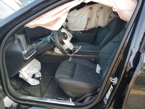 2026 BMW 7 SERIES xDrive — DENT