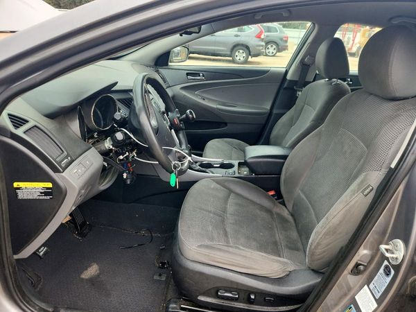 2013 HYUNDAI SONATA GLS/ GLS Popular — DENT