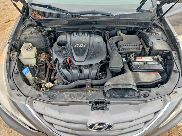2013 HYUNDAI SONATA GLS/ GLS Popular — Engine bay