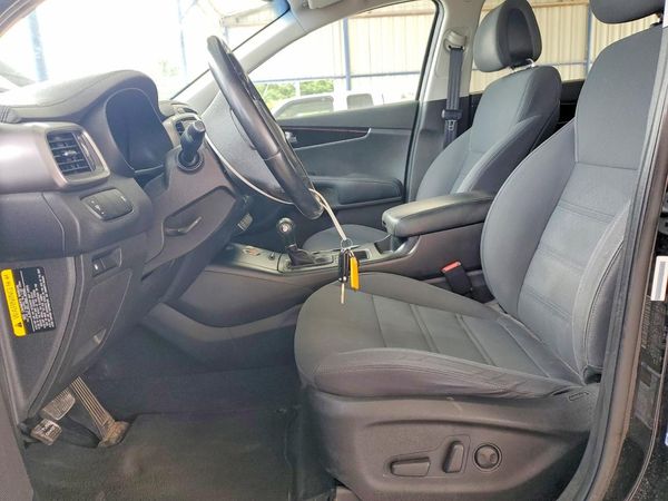 2016 KIA SORENTO L / LX