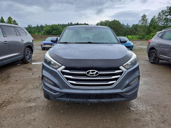 2017 HYUNDAI TUCSON SE (no options)