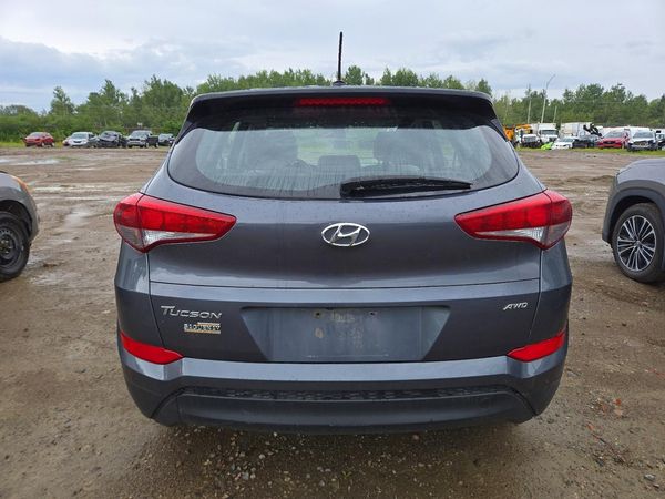 2017 HYUNDAI TUCSON SE (no options)