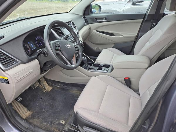 2017 HYUNDAI TUCSON SE (no options)