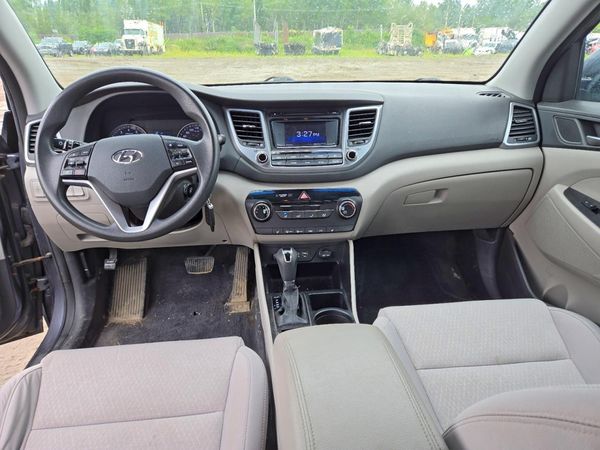 2017 HYUNDAI TUCSON SE (no options)