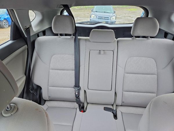 2017 HYUNDAI TUCSON SE (no options)
