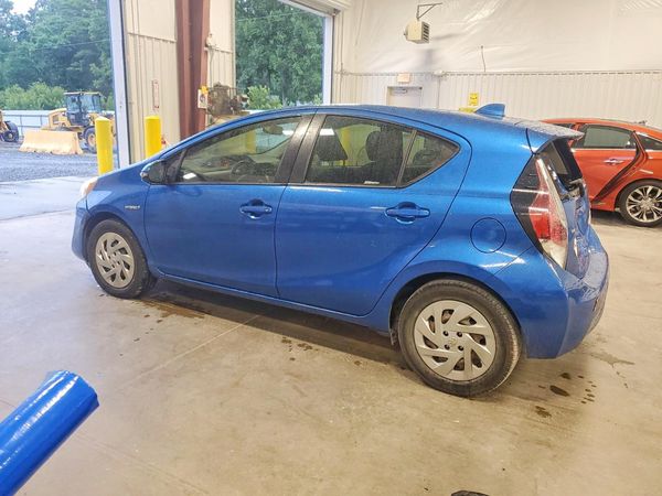 2016 TOYOTA PRIUS