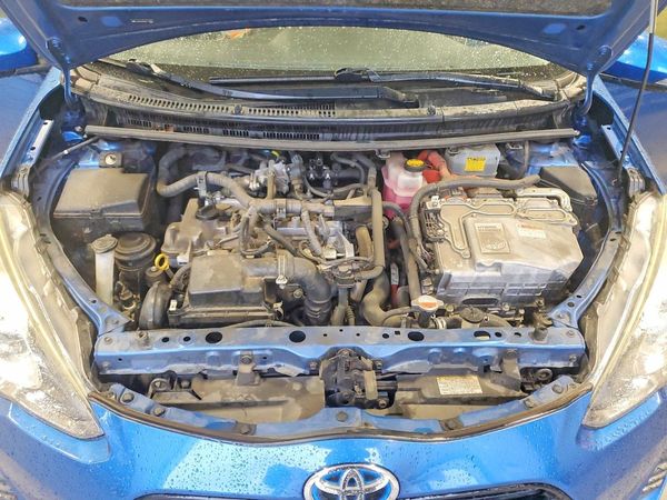 2016 TOYOTA PRIUS