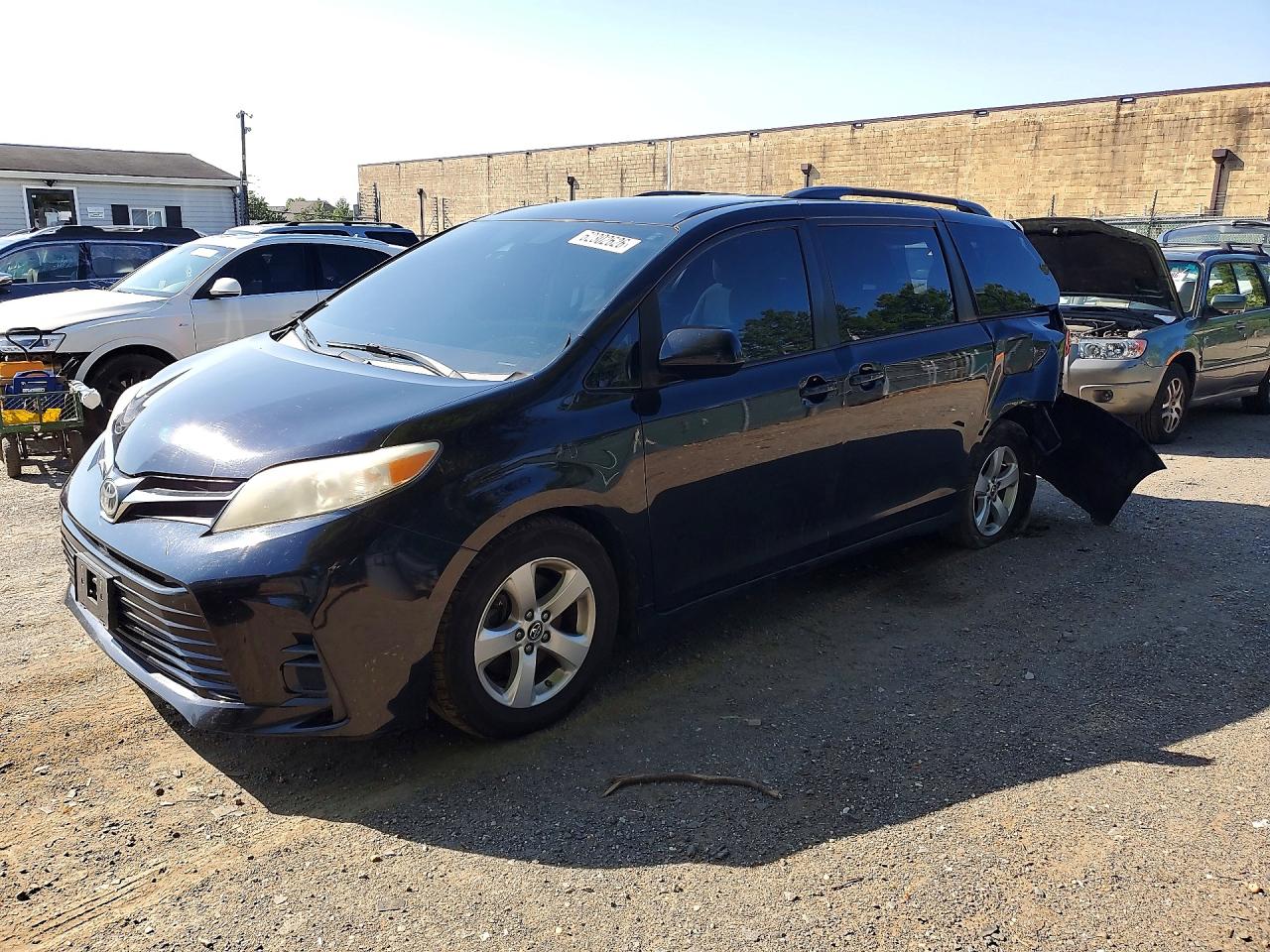 2018 TOYOTA SIENNA