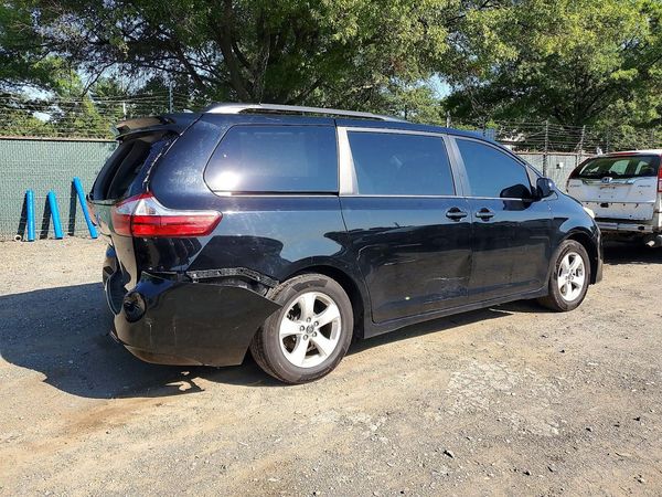 2018 TOYOTA SIENNA