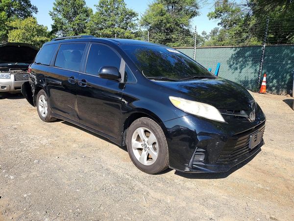 2018 TOYOTA SIENNA
