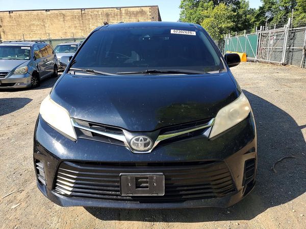 2018 TOYOTA SIENNA