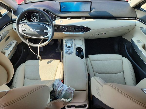 2025 GENESIS GV70