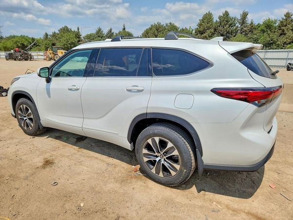2022 TOYOTA HIGHLANDER XLE