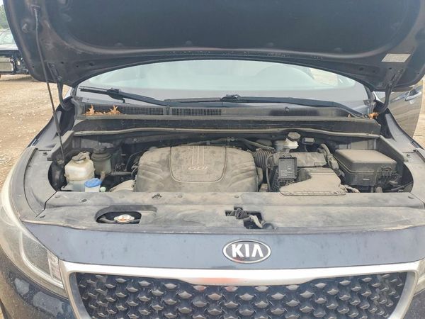 2016 KIA SEDONA LX - Middle-low
